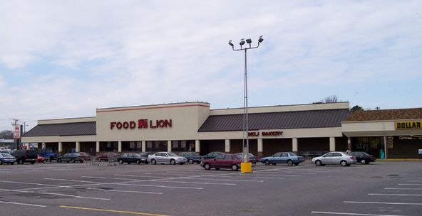 Bromley Shopping Center: 6200-6206 N Military Hwy, Norfolk, VA 23518